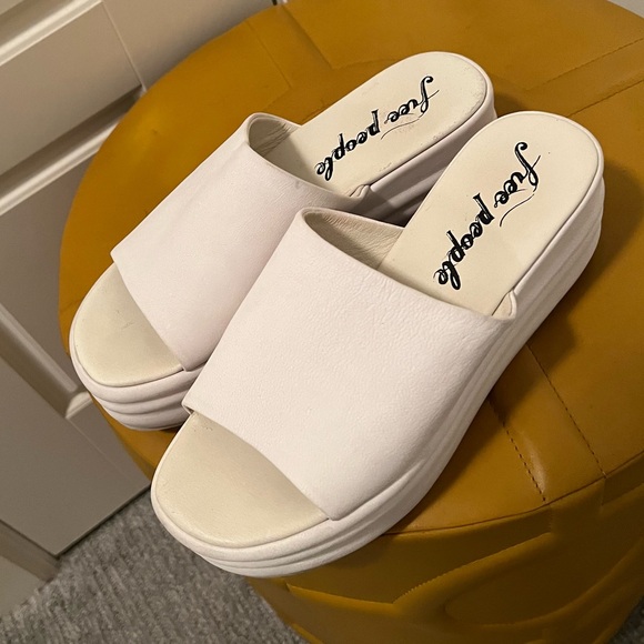Free People platform slides - Picture 8 of 17